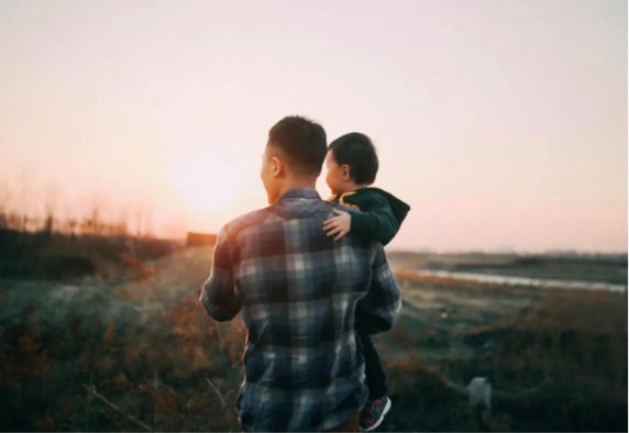 青春期的孩子为何不爱和父母沟通